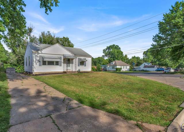 Property at 744 SW Vesper Ave, Topeka, KS 66606, 2 beds, 1 bath