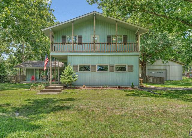 Property at 735 SW Westchester Rd, Topeka, KS 66606, 4 beds, 2.5 baths
