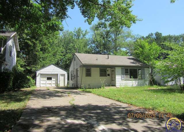 Property at 2320 SW 26th Dr, Topeka, KS 66611, 2 beds, 1 bath