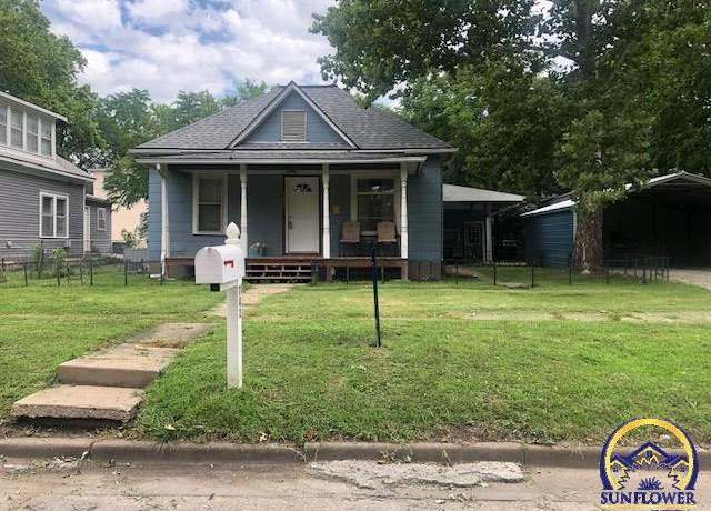 Property at 742 W 7th Ave, Emporia, KS 66801, 3 beds, 1.5 baths