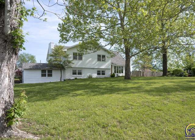 Property at 530 NE 35th St, Topeka, KS 66617, 4 beds, 3.5 baths