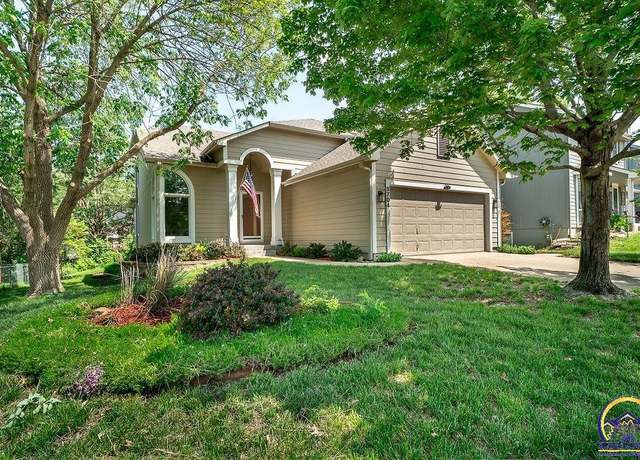 Property at 5704 SW 35th St, Topeka, KS 66614, 3 beds, 2.5 baths