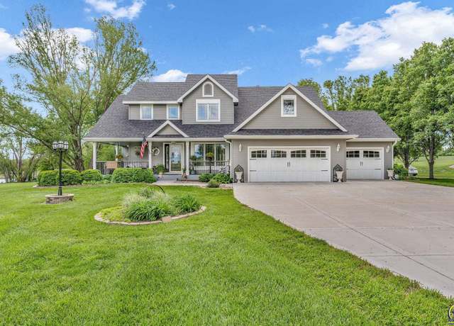 Property at 7305 SW 53rd St, Topeka, KS 66610, 4 beds, 2.5 baths