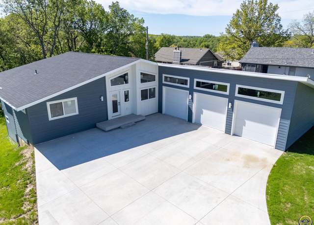 Property at 3339 NW Dawdy Ct, Topeka, KS 66618, 5 beds, 3 baths