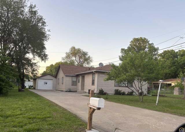 Property at 2008 W 7th St, Emporia, KS 66801, 5 beds, 2 baths