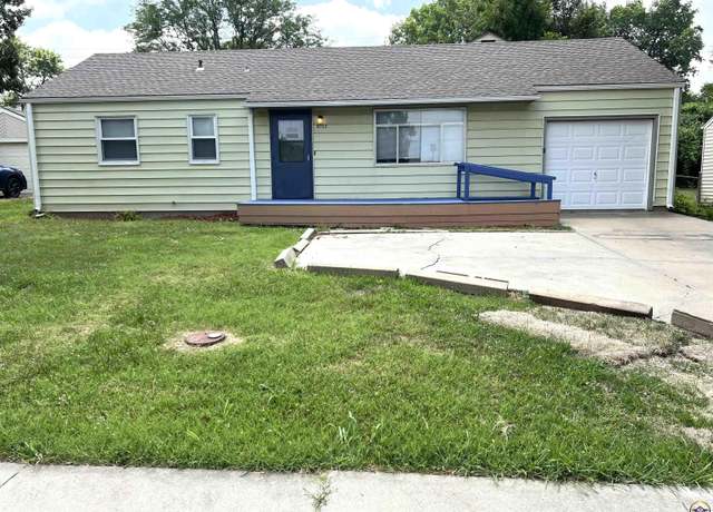 Property at 5723 SW Huntoon St, Topeka, KS 66604, 4 beds, 2 baths
