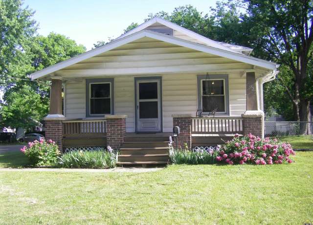 Property at 2622 SW 10th Ave, Topeka, KS 66604, 3 beds, 1 bath