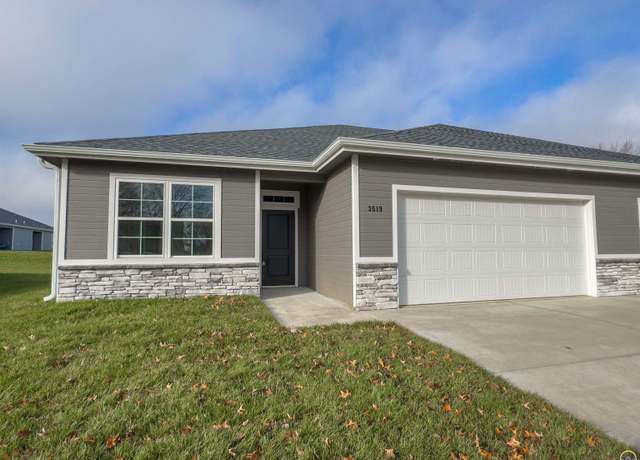 Property at 3519 SE Winston Dr, Topeka, KS 66605, 2 beds, 2 baths
