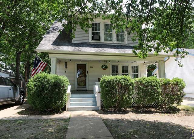 Property at 938 Oak St, Emporia, KS 66801, 3 beds, 1.5 baths