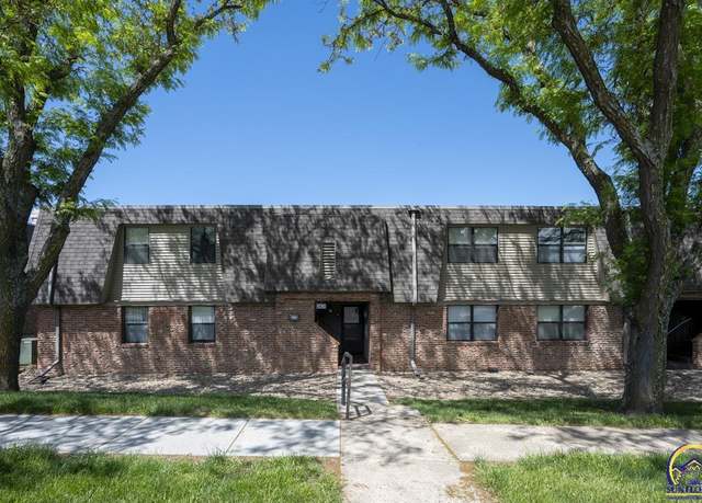 Property at 2825 SW Prairie Rd Unit 31 Main Floor, Topeka, KS 66614, 2 beds, 2 baths
