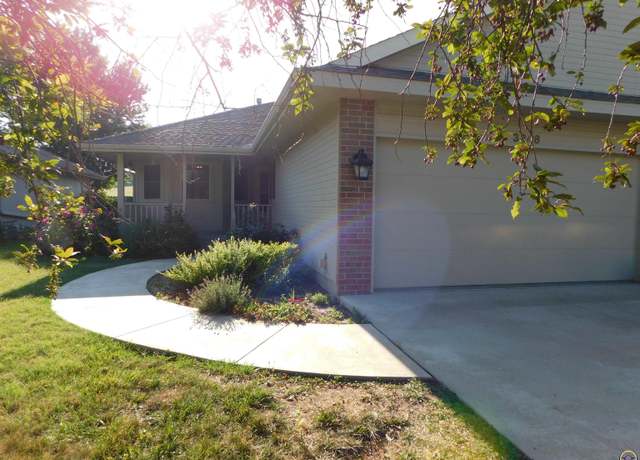Property at 3348 SW Mcclure Ct, Topeka, KS 66614, 4 beds, 3 baths