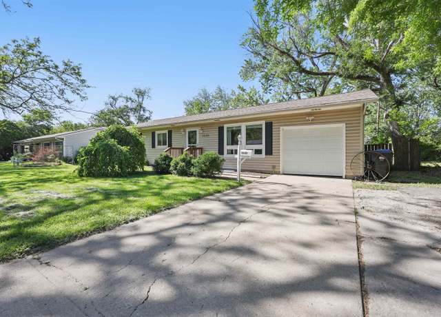 Property at 5620 SW 17th Ter, Topeka, KS 66604, 3 beds, 1.5 baths