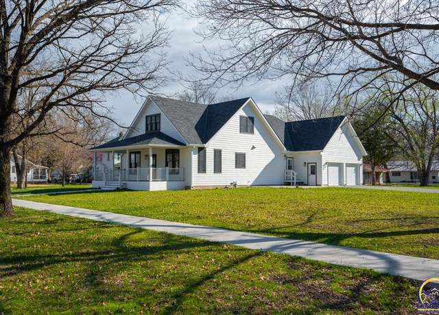 Property at 406 S 6th St, Osage City, KS 66523, 3 beds, 2.5 baths