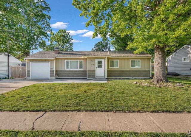 Property at 5712 SW 17th St, Topeka, KS 66604, 4 beds, 2 baths