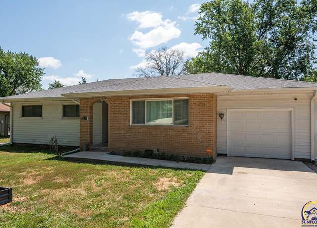 Property at 2555 SE Tidewater Dr, Topeka, KS 66605, 3 beds, 2 baths