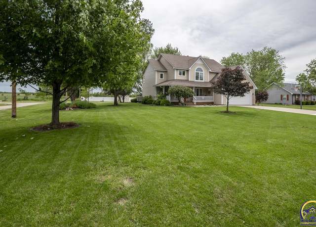 Property at 1031 Schenk St, Osage City, KS 66523, 4 beds, 2.5 baths