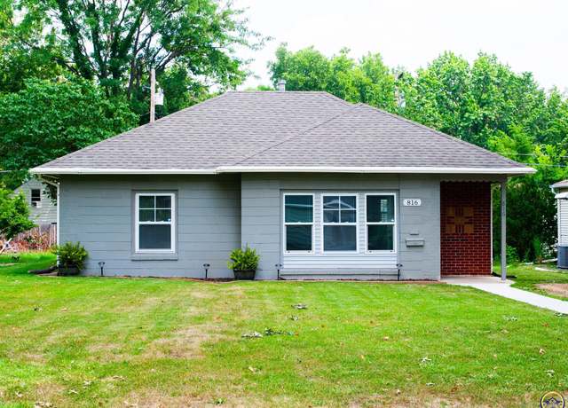 Property at 816 SW Parkview St, Topeka, KS 66606, 2 beds, 1 bath