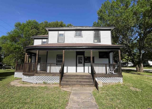 Property at 500 S 4th St, Burlington, KS 66839, 4 beds, 2 baths