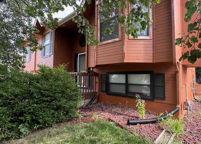 Property at 7419 SW 26th Ct, Topeka, KS 66614, 3 beds, 2.5 baths
