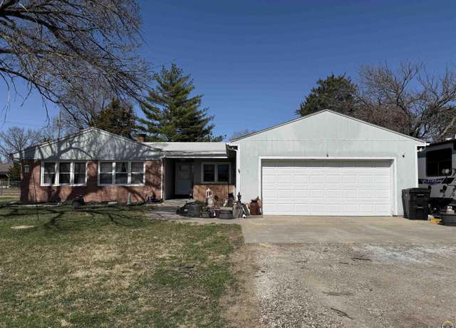 Property at 1820 SW 37th St, Topeka, KS 66611, 3 beds, 2 baths