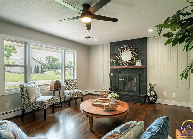 Property at 2335 SW Davis Dr, Topeka, KS 66614, 5 beds, 3 baths