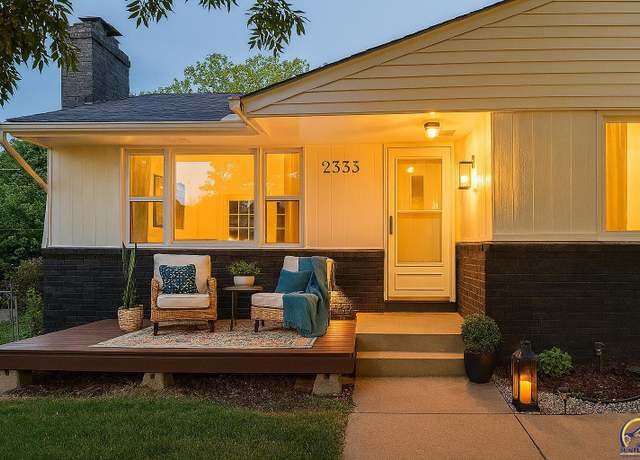 Property at 2335 SW Davis Dr, Topeka, KS 66614, 5 beds, 3 baths