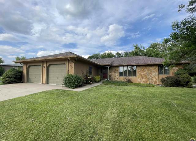 Property at 2140 SW Arvonia Pl, Topeka, KS 66614, 3 beds, 3 baths