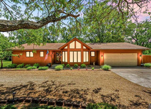 Property at 3972 SW Canterbury Town Rd, Topeka, KS 66610, 3 beds, 2.5 baths