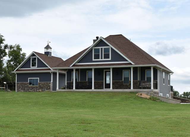 Property at 9529 SW 61st St, Topeka, KS 66610, 3 beds, 2.5 baths
