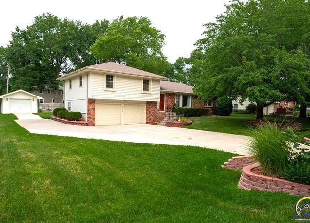 Property at 3213 SE Arbor Dr, Topeka, KS 66605, 4 beds, 3 baths