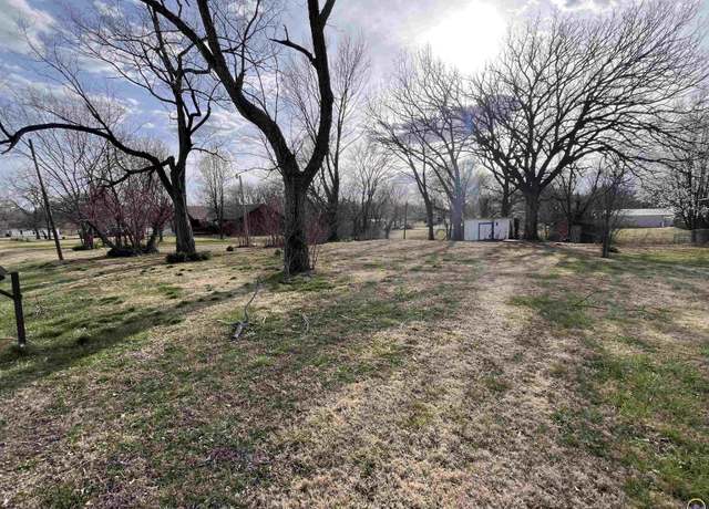 Property at 318 Truman St, Pomona, KS 66076