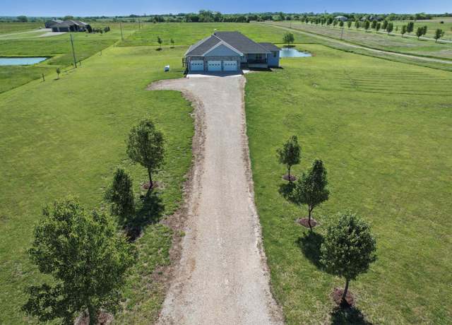 Property at 6430 SE Shawnee Heights Rd, Berryton, KS 66409, 6 beds, 3.5 baths