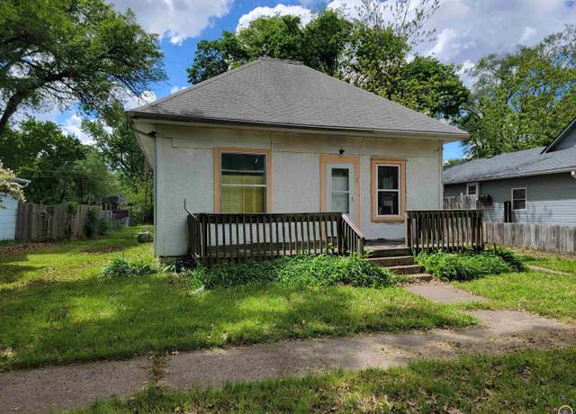 Property at 5 Sylvan St, Emporia, KS 66801, 2 beds, 1 bath