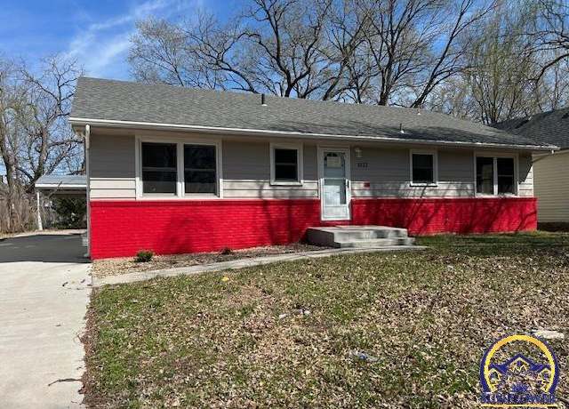 Property at 1022 SW Macvicar Ave, Topeka, KS 66604, 4 beds, 2 baths