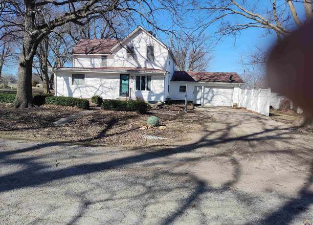 Property at 305 Pratt St, Whiting, KS 66552, 4 beds, 1 bath