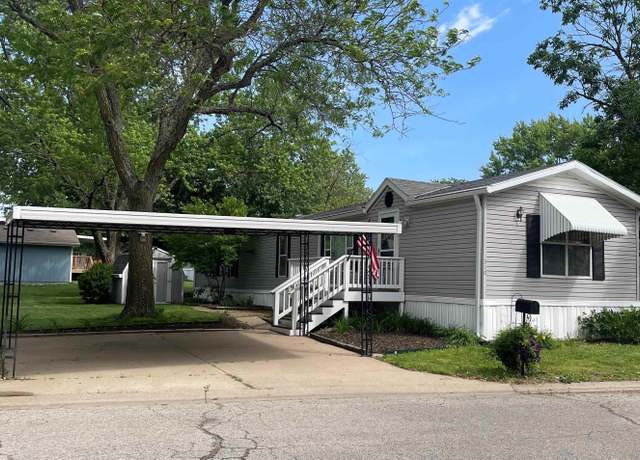 Property at 310 SE 47th St, Topeka, KS 66609, 2 beds, 2 baths