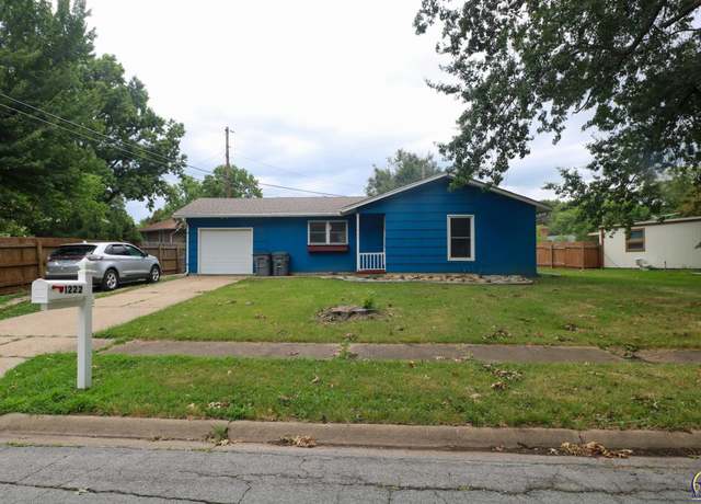 Property at 1222 Tomahawk Rd, Emporia, KS 66801, 3 beds, 2 baths