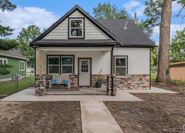 Property at 945 NE Wabash Ave, Topeka, KS 66616, 4 beds, 2 baths