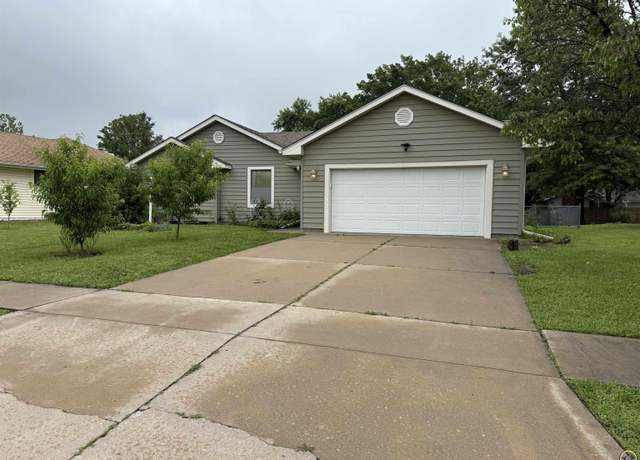 Property at 2920 SE Peck Rd, Topeka, KS 66605, 3 beds, 2.5 baths