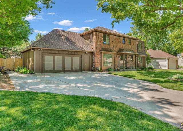 Property at 4401 SW Holly Ln, Topeka, KS 66604, 4 beds, 3 baths