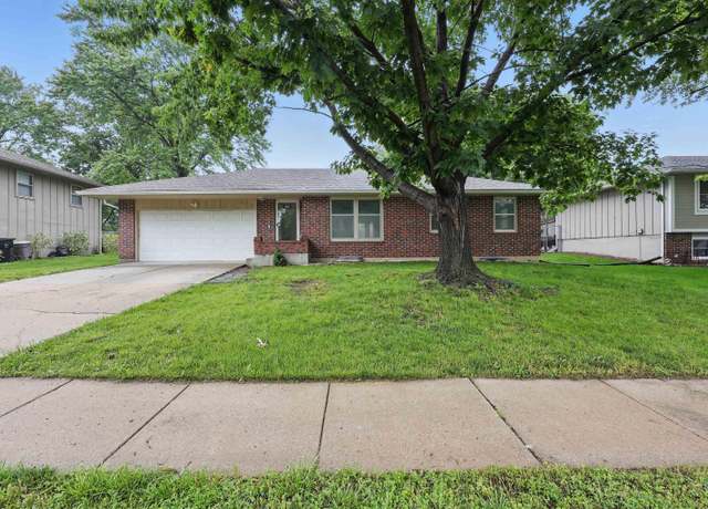 Property at 4012 SW 34th Ter, Topeka, KS 66614, 5 beds, 2 baths