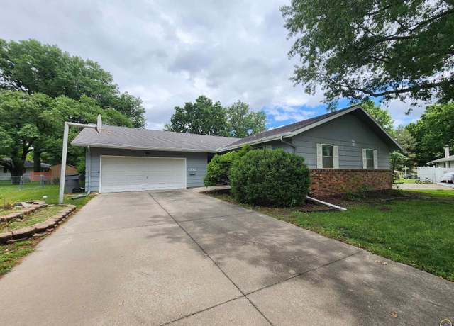 Property at 1702 Trowman Way, Emporia, KS 66801, 3 beds, 2.5 baths