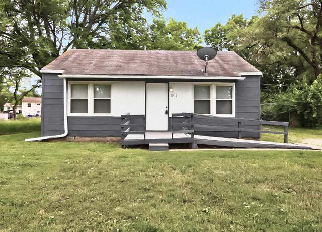 Property at 1017 SE Pinecrest Dr, Topeka, KS 66605, 2 beds, 1 bath