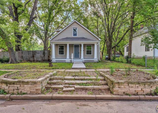 Property at 326 SW Orchard St, Topeka, KS 66606, 3 beds, 2 baths