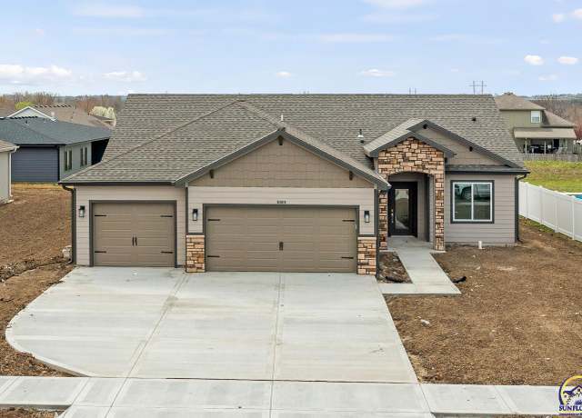Property at 8009 SW 26th Ter, Topeka, KS 66614, 3 beds, 2 baths