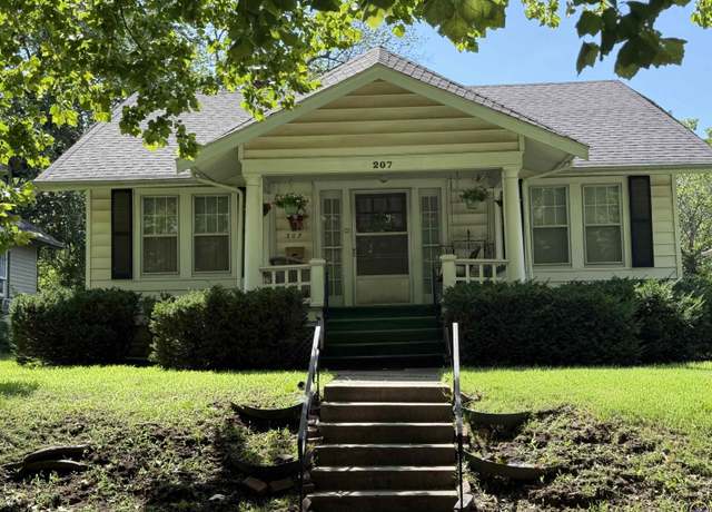 Property at 207 SW Kendall Ave, Topeka, KS 66606, 2 beds, 1 bath