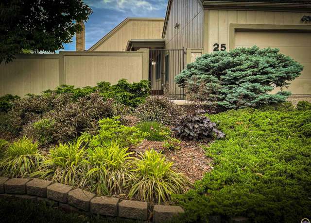 Property at 25 SW Pepper Tree Ln, Topeka, KS 66611, 5 beds, 3.5 baths