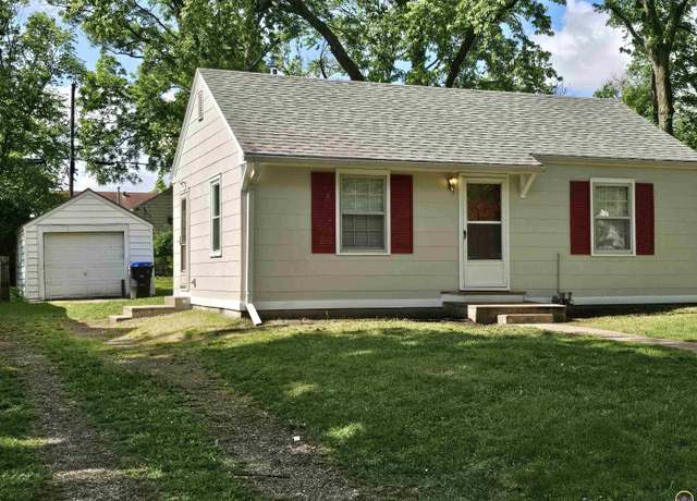 Property at 105 SW Hillside Dr, Topeka, KS 66611, 2 beds, 1 bath