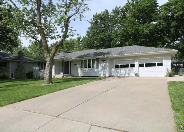 Property at 1725 Thompson St, Emporia, KS 66801, 3 beds, 2.5 baths