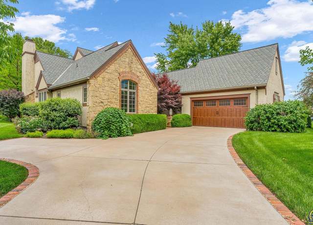Property at 1031 SW Dartmoor Ln, Topeka, KS 66604, 5 beds, 5 baths